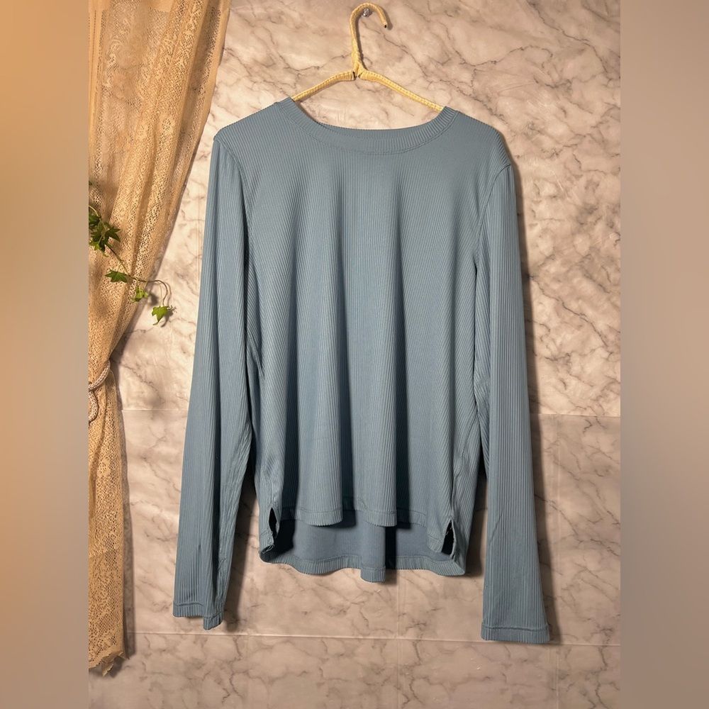 Muted Dusty Blue Cozy Casual Athleisure Ribbed Top Thumb Holes Size L